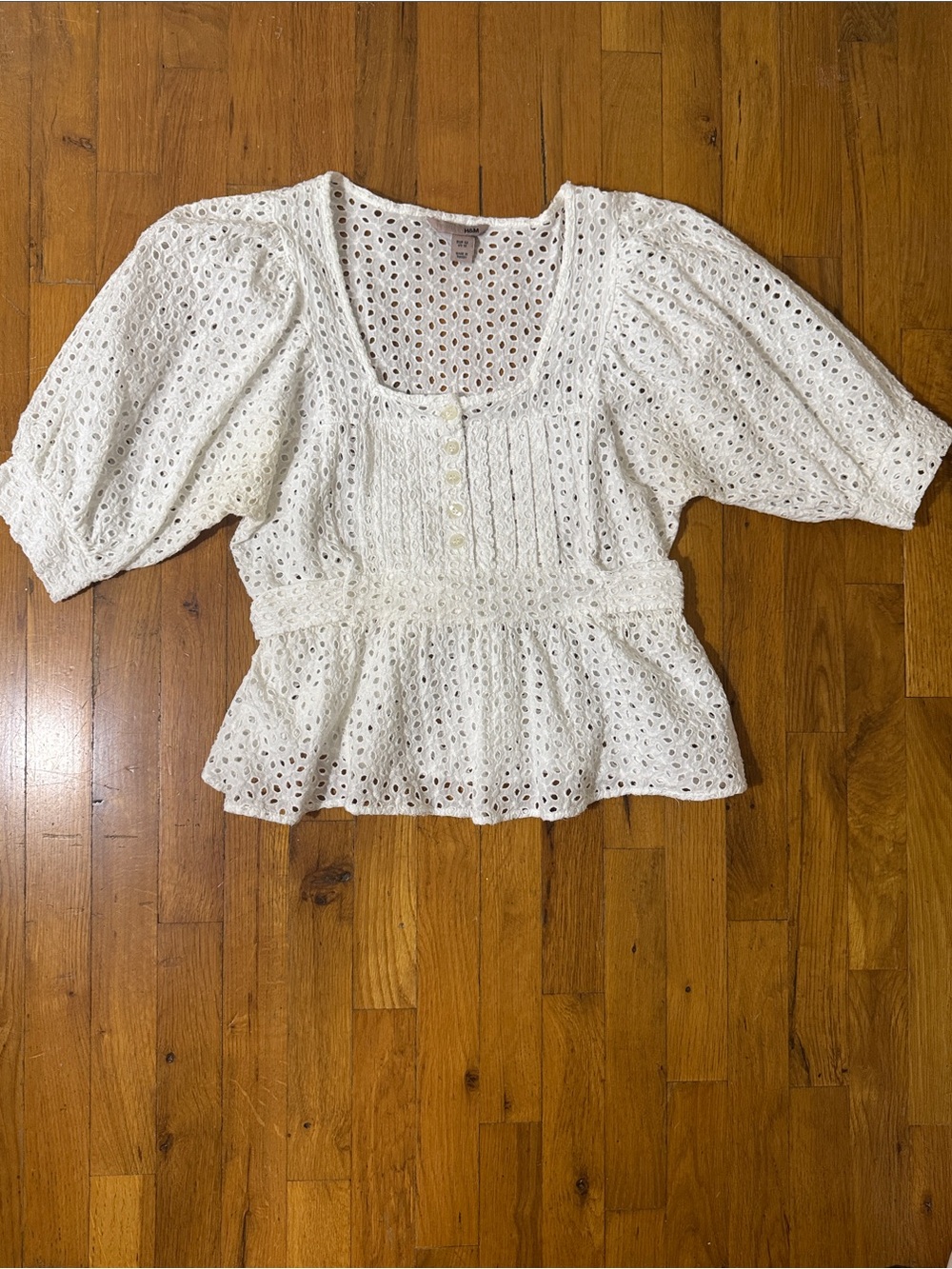 Women’s White Eyelet Peplum Puff-Sleeve Top
